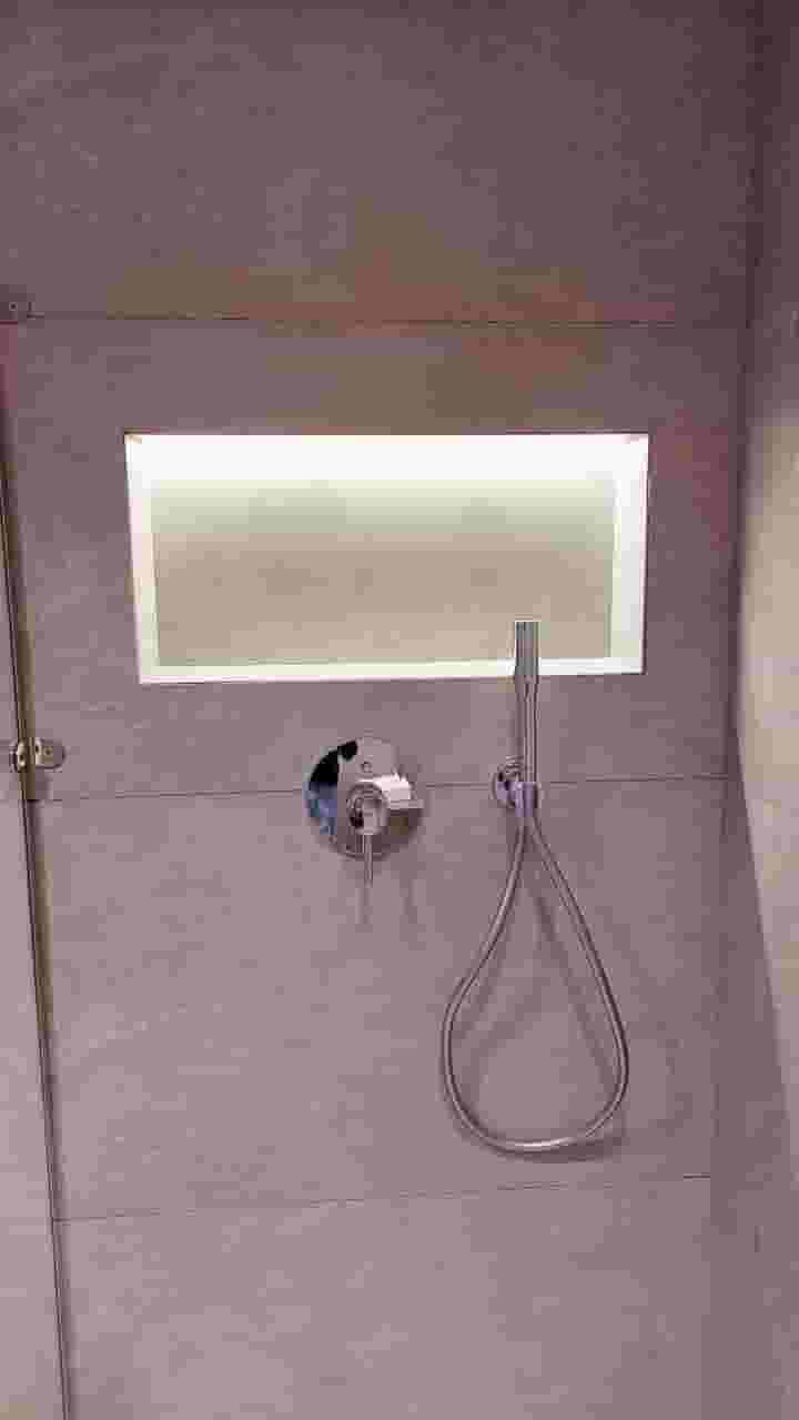 Maintenance and establishment. bathrooms.