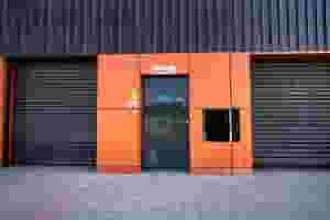 Integrated warehouse with mezzanines and offices — ready to operate