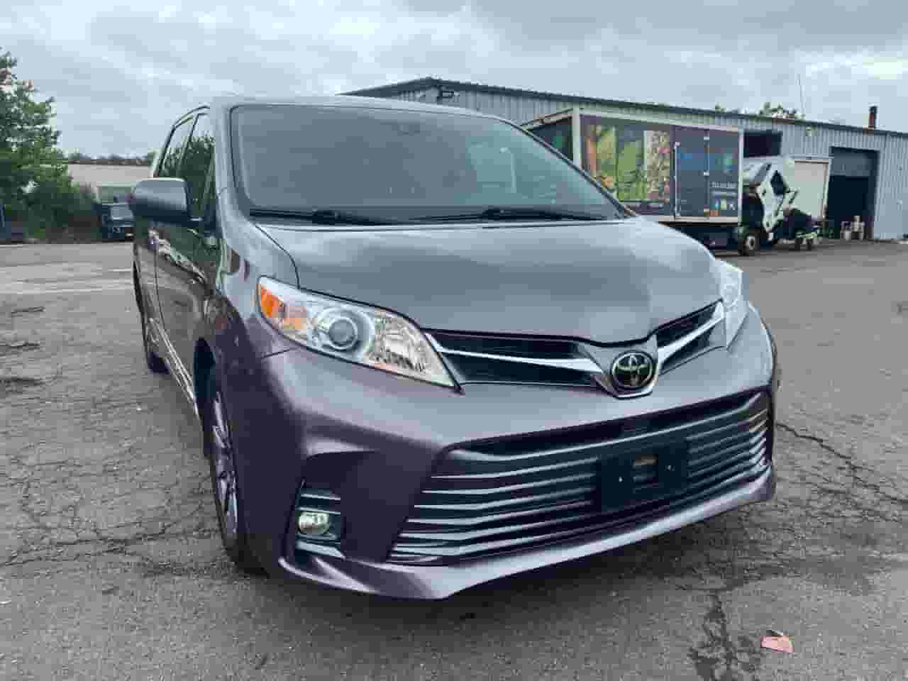 تويوتا سيينا XLE 2020