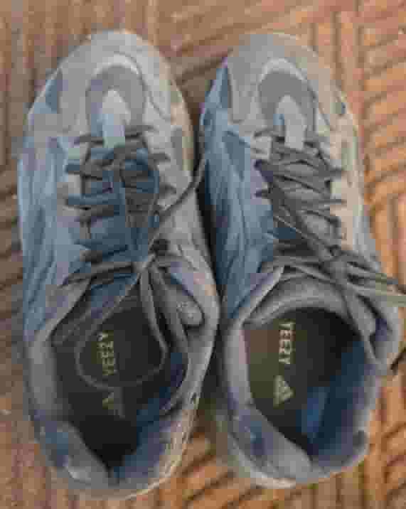 Adidas yeezy shoes are used in clean size 44