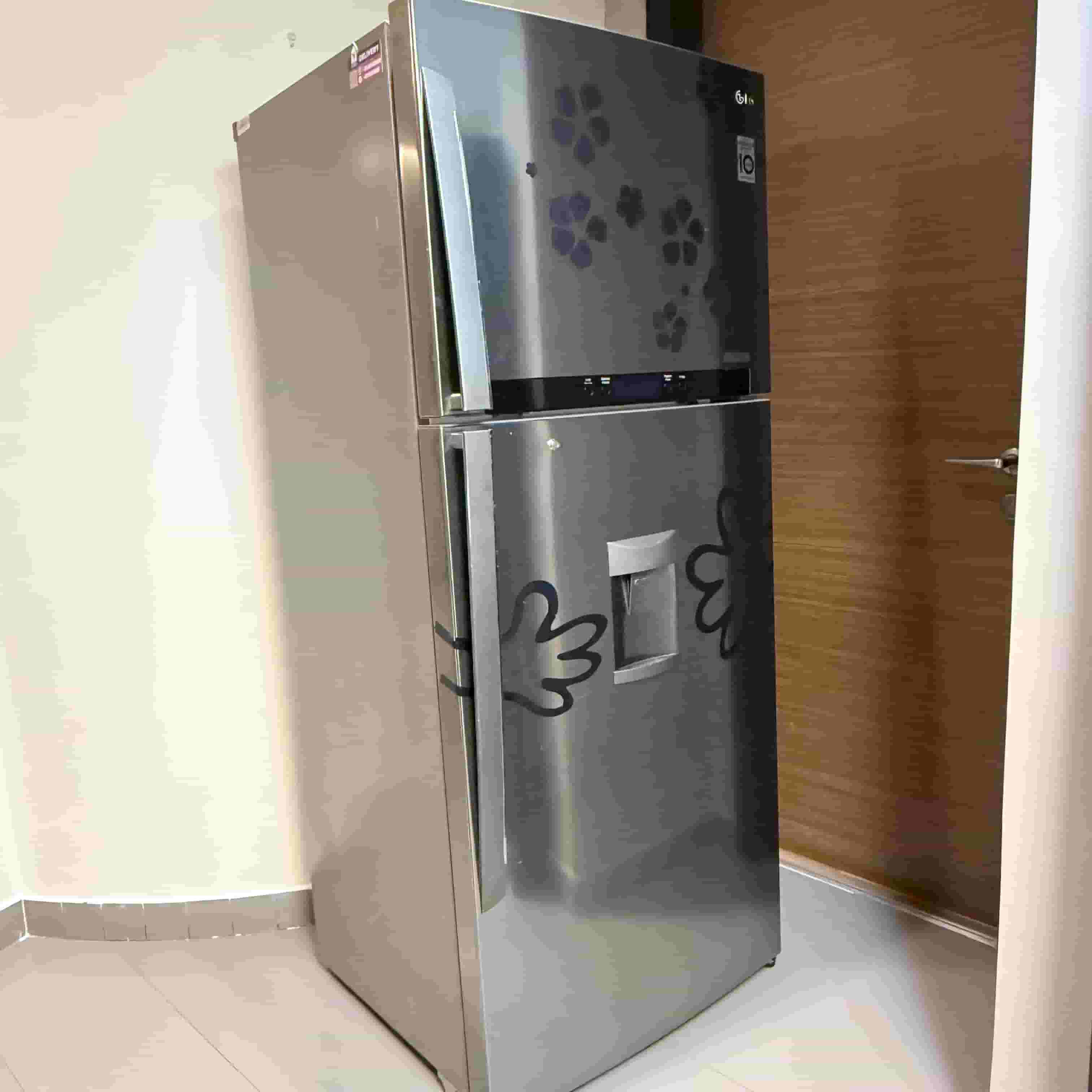 ثلاجة LG للبيع