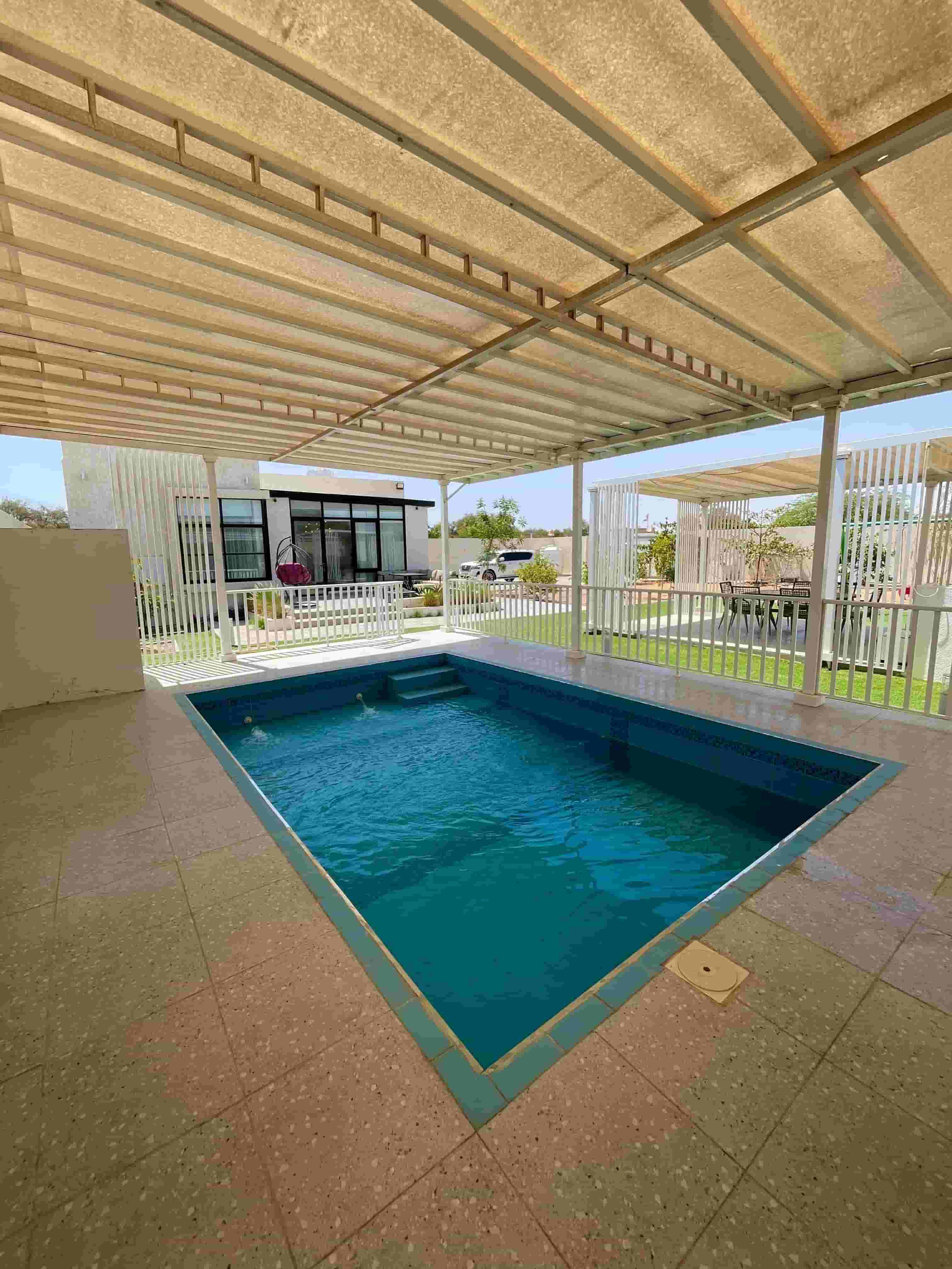 مزرعة للايجار في راس الخيمة الحمرا
عباره عن فيلا مع مسبح ومساحات خضراء