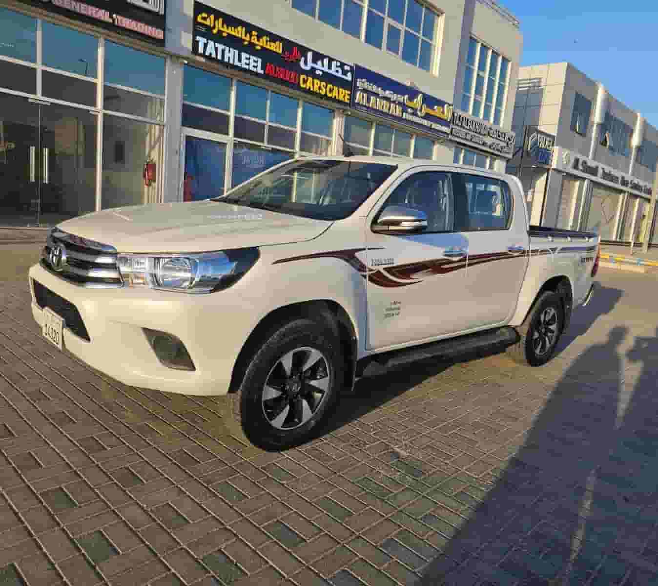 For urgent sale Toyota Hilux 4 cylinder 2.7 liter 2019 model with Gulf Four specifications