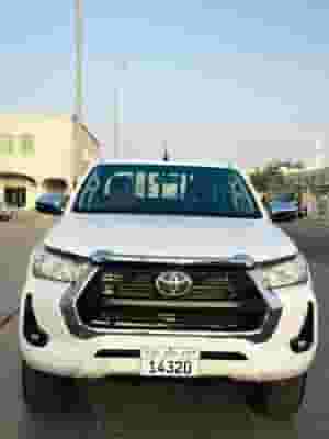 For urgent sale Toyota Hilux 4 cylinder 2.7 liter full automatic model 2025 with Gulf specifications