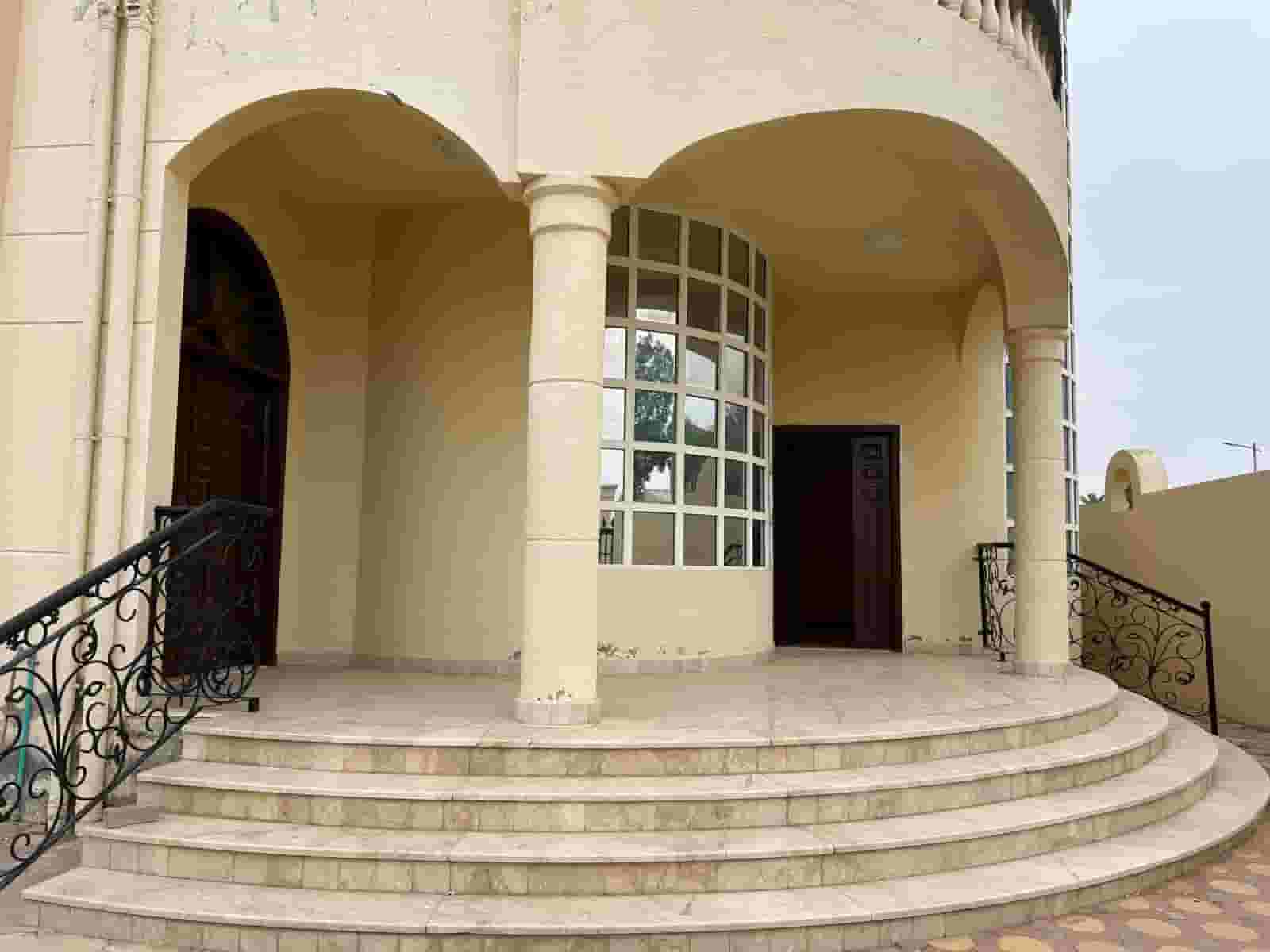 فيلا فاخرة من 5 غرف نوم | الحياة العصرية