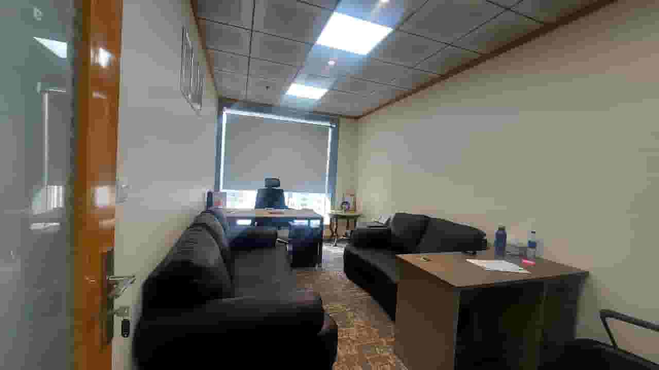 للايجار مكتب داخل بزنس سنتر بشارع النجدة 