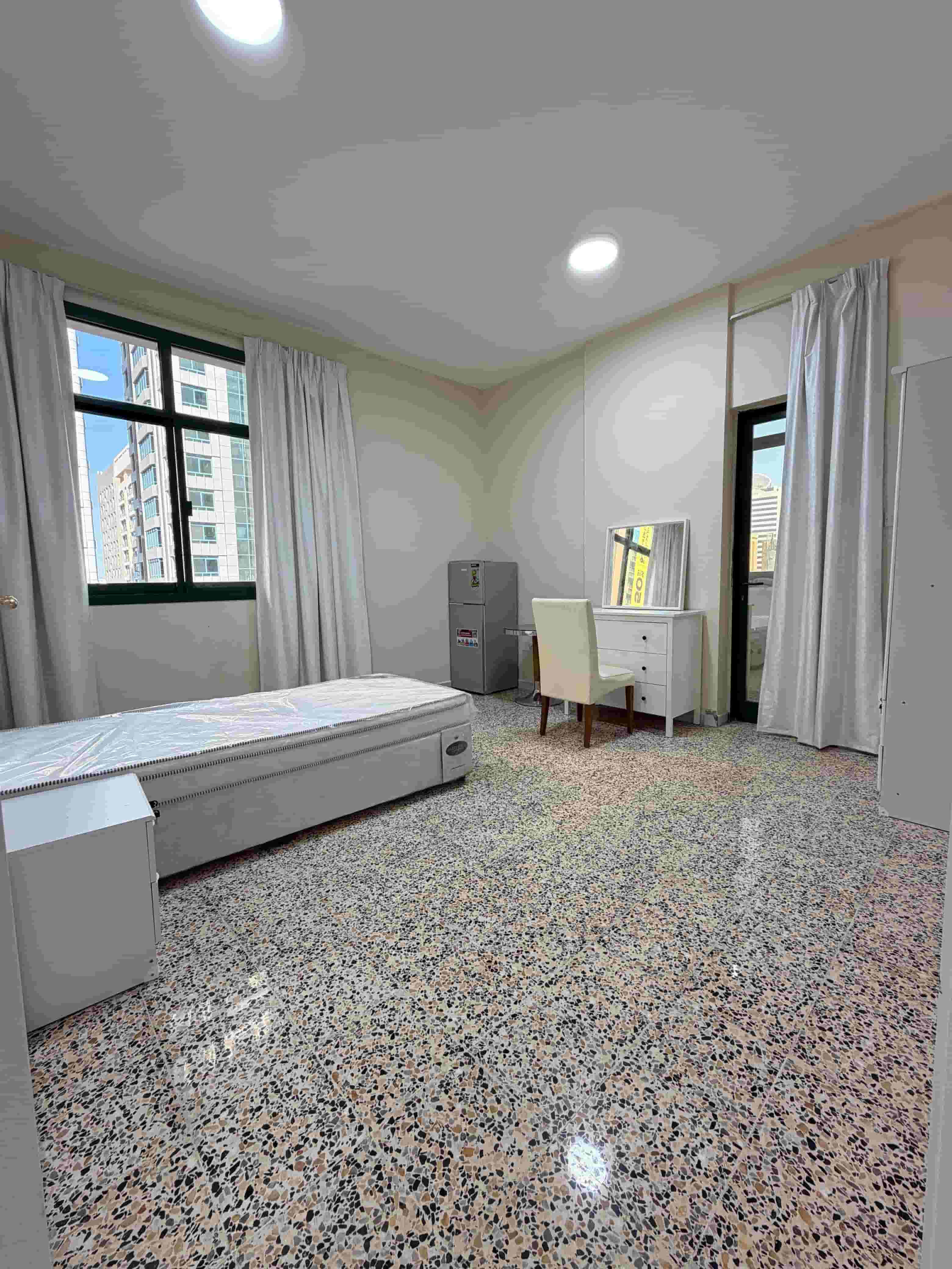 غرف للإيجار