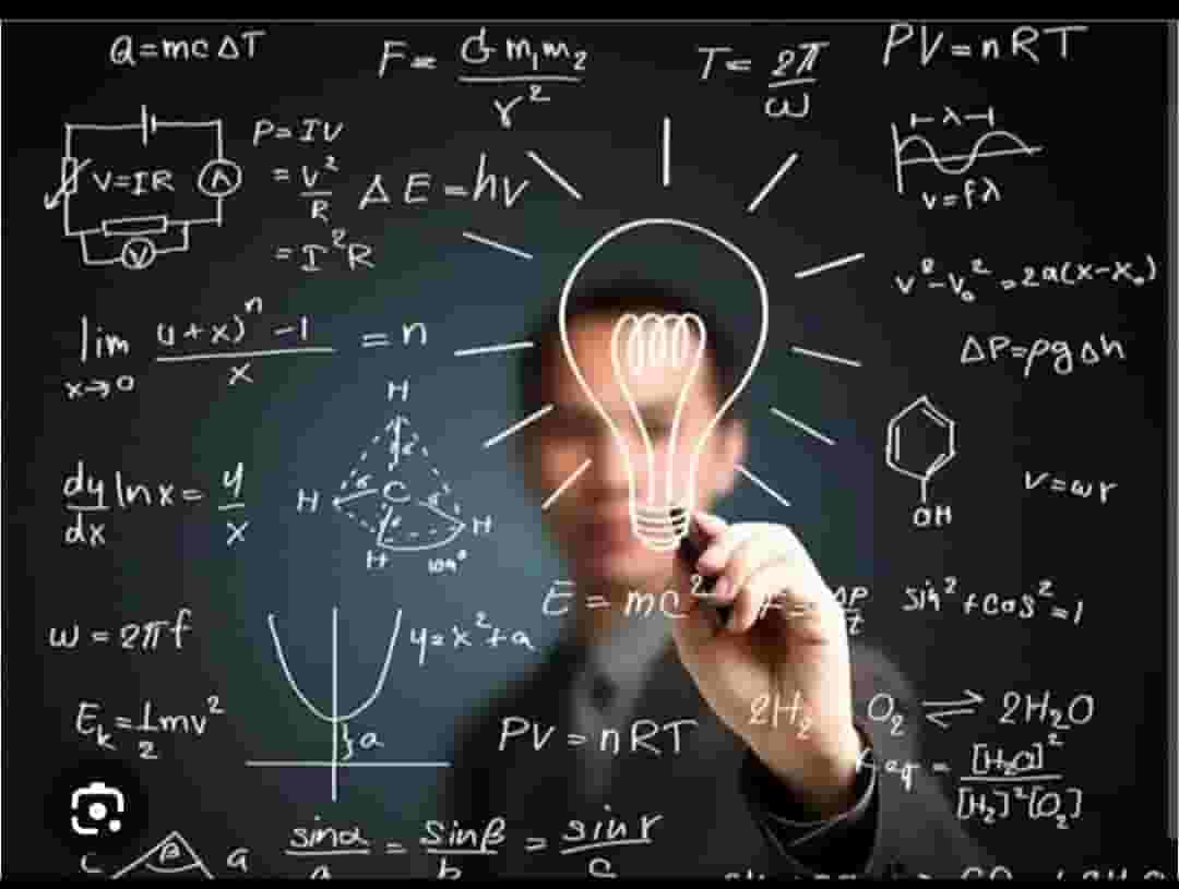 متخصص رياضيات و فيزياء و لغة إنجليزية