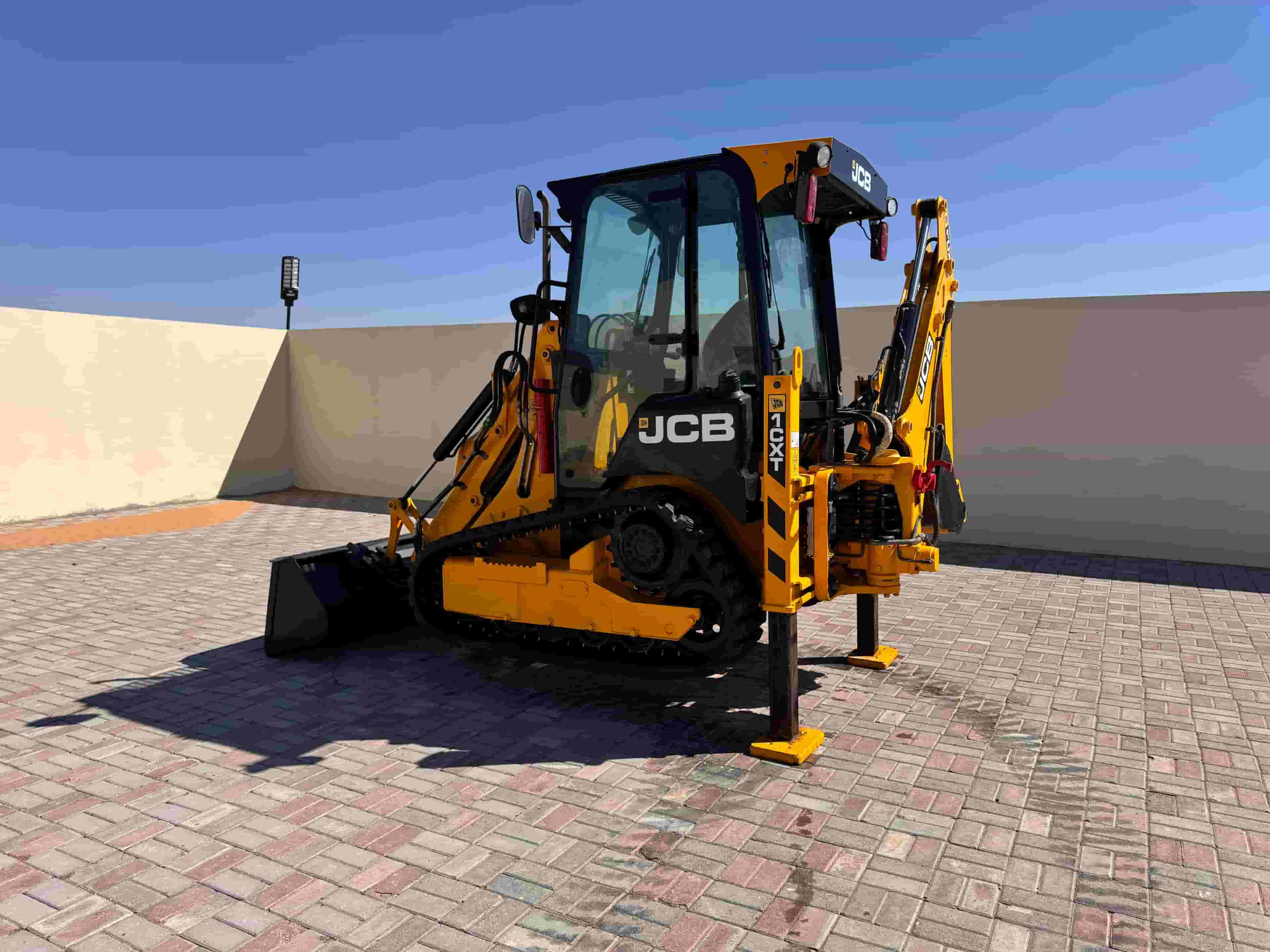 For Sale: JCB 1CXT