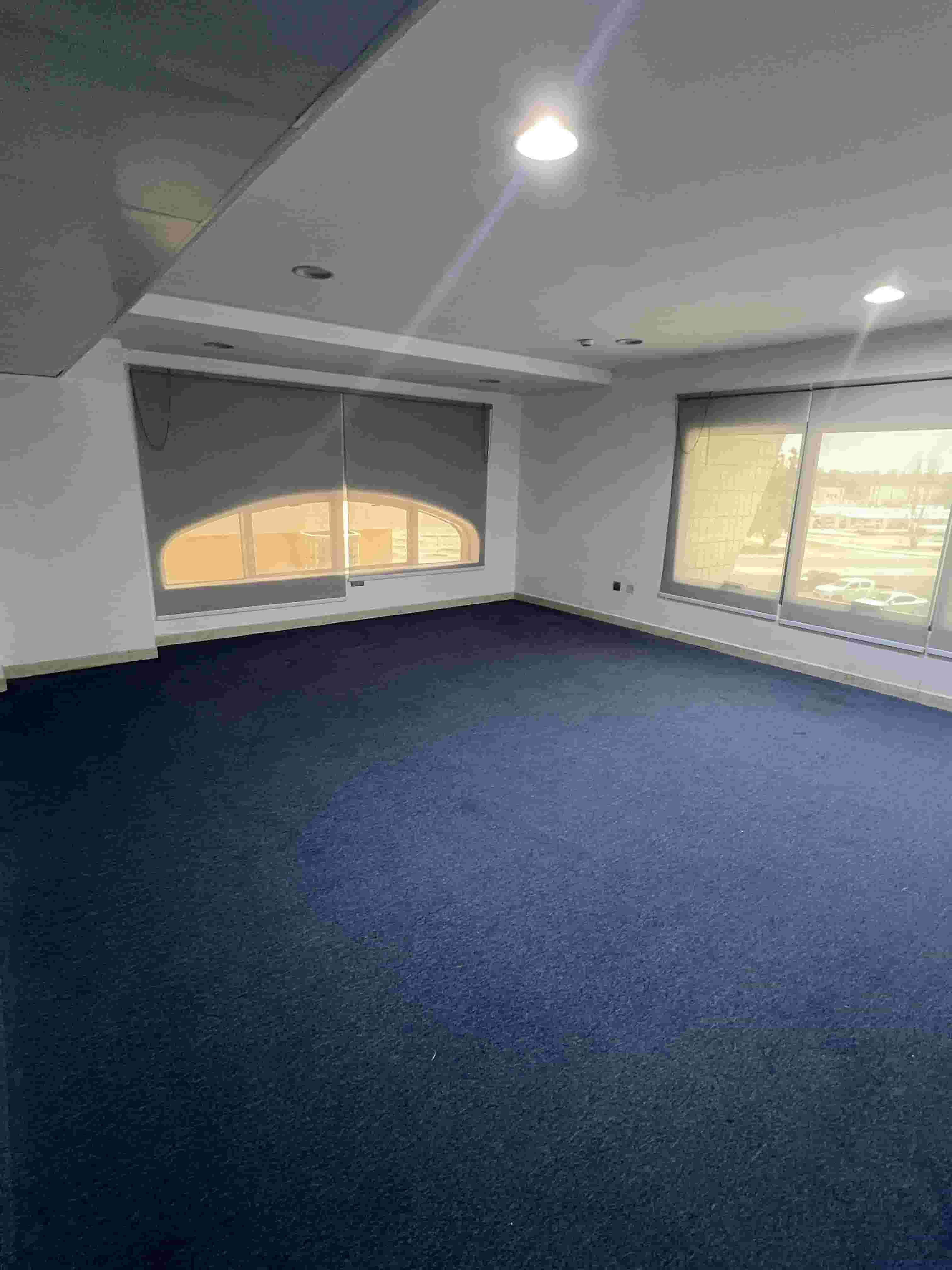 مركز تعليمي للبيع