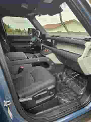 Land Rover Defender 2023