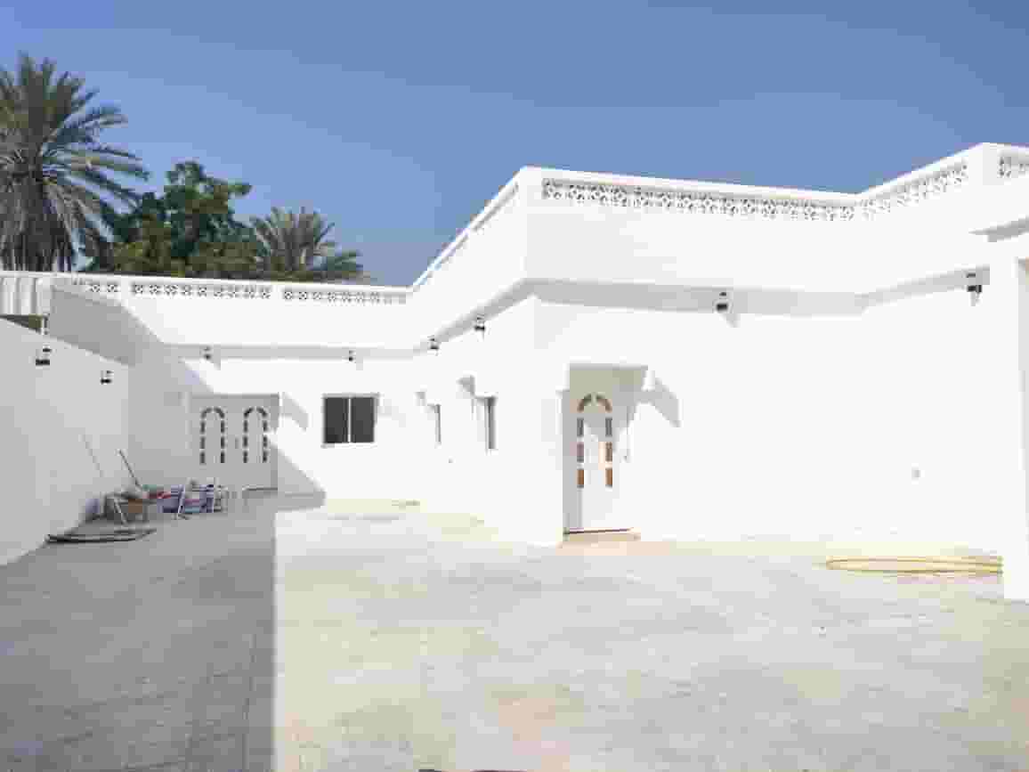 For sale a house in Rashidiya, Dubai, excellent location