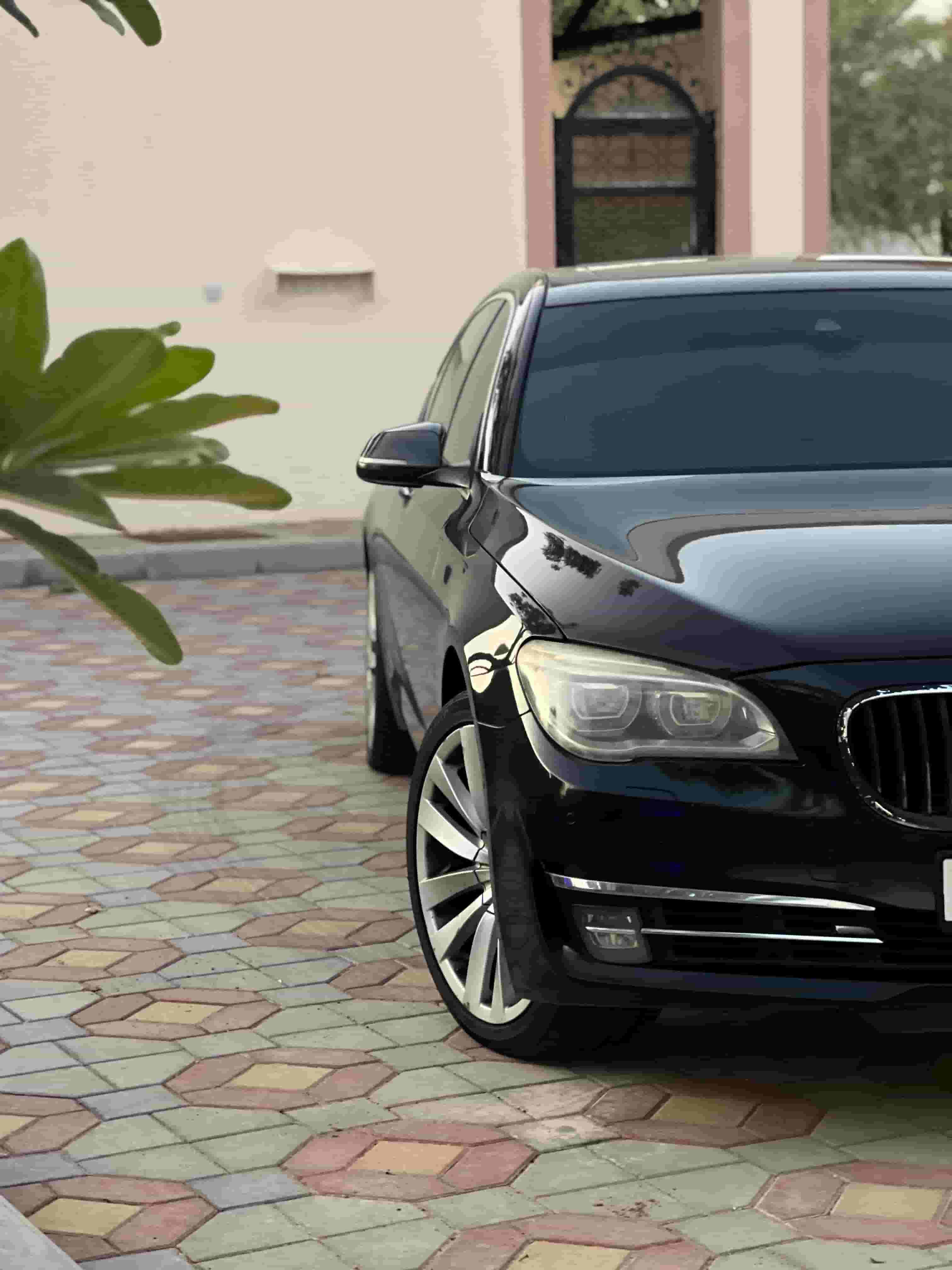 بي إم دبليو 750Li 2013 في دول مجلس التعاون الخليجي