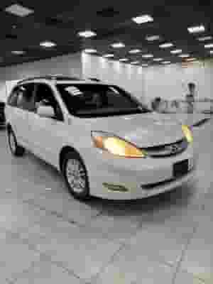 Toyota Sienna 2008 for sale in excellent condition