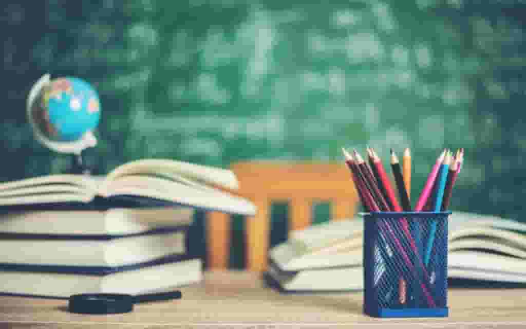 لطلاب التكنولوجيا والتقنية والطيران والجامعات وجميع المراحل التعليمية الأخرى منهاج وزاري بريطاني أمريكي