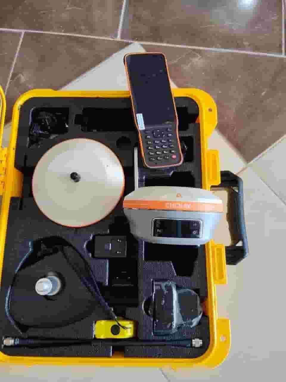 مركبة ChcNav i93 GNSS RTK روفر الجديدة المجمعة مع نظام تحديد المواقع GPS المحمول طراز 2022 CHC HCE600