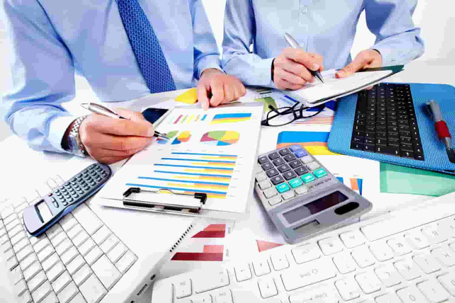 انا بقدم الخدمات دي كلها ( محاسبة , مراجعة , تاسيس شركات , فتح رخص تجارية ومناطق حرة,تدقيق , ضرايب شركات , ضرايبة قيمة مضافة )