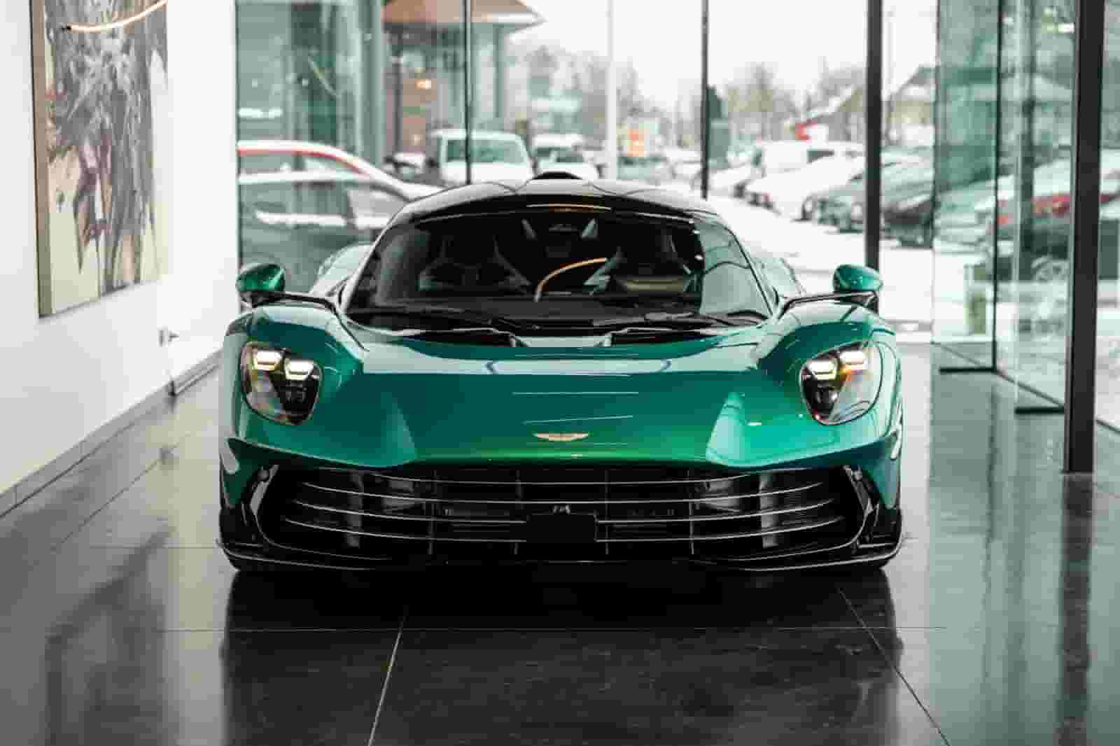 أستون مارتن فالهالا AM-RB 003 V6 Hypercar 2025 الجديدة