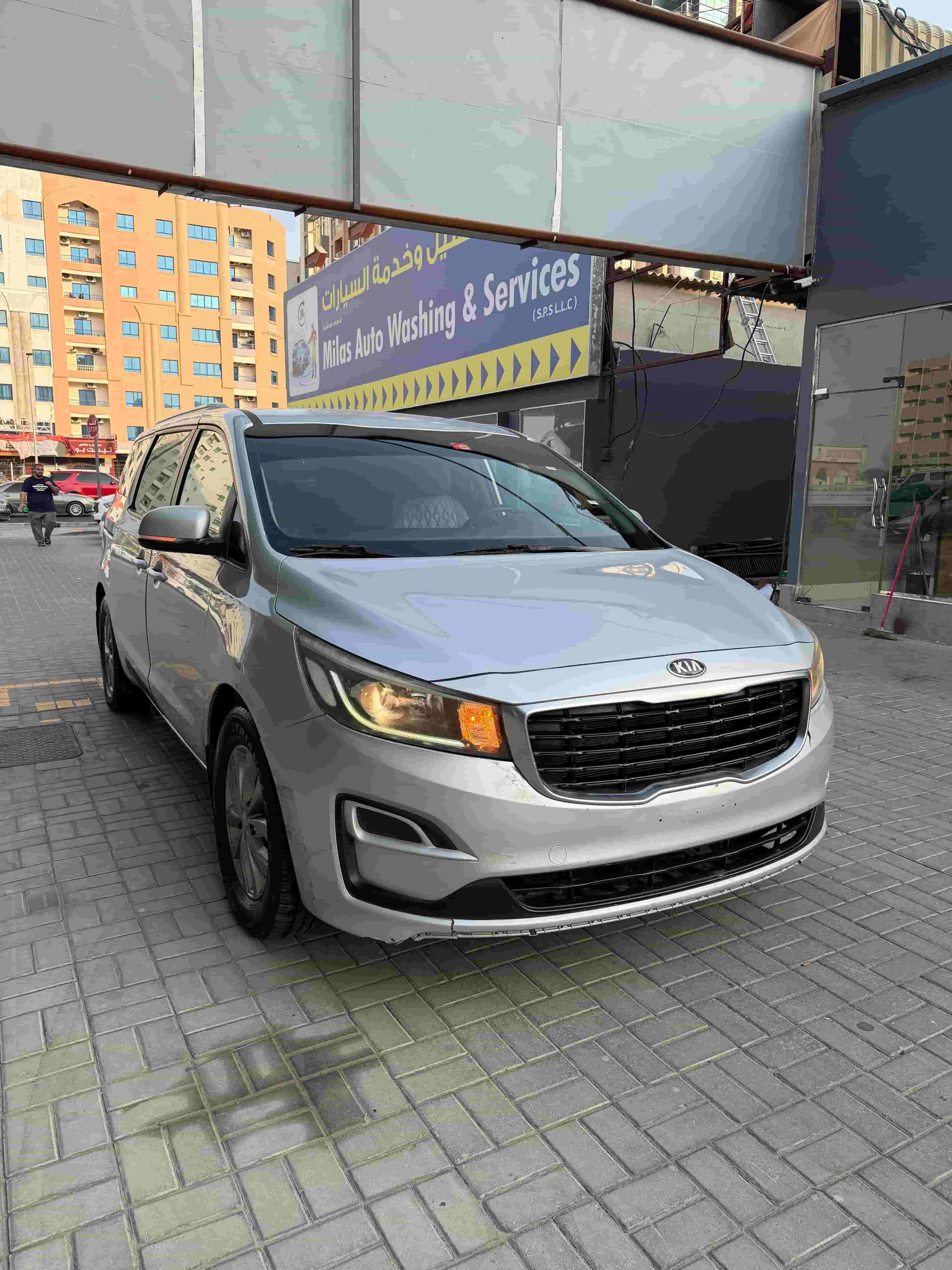 Kia Carnival 2019 for sale in excellent Gulf condition