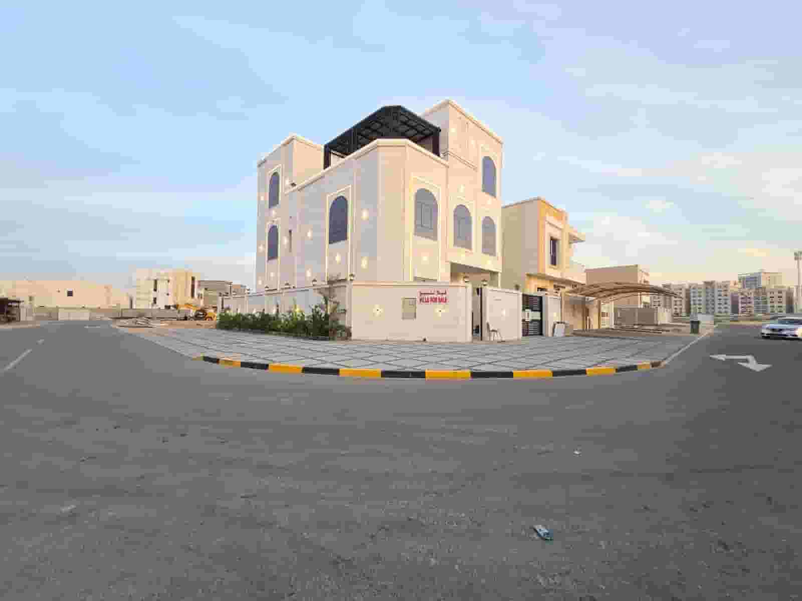 فيلا في منطقه العامره مكونه من 7 غرف نوم