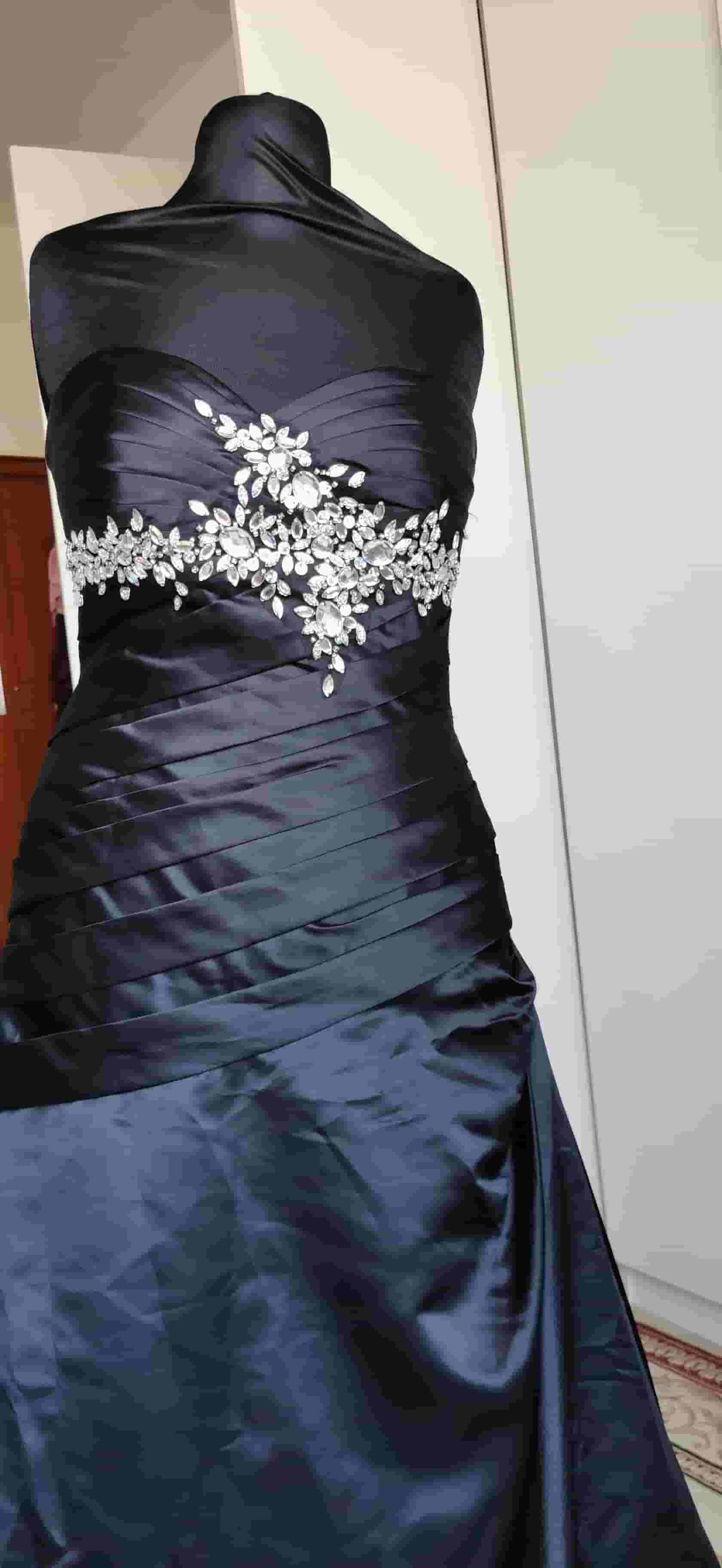 فستان حفلات ومناسبات وخطوبة وأعراس روعة في حالة كاملة