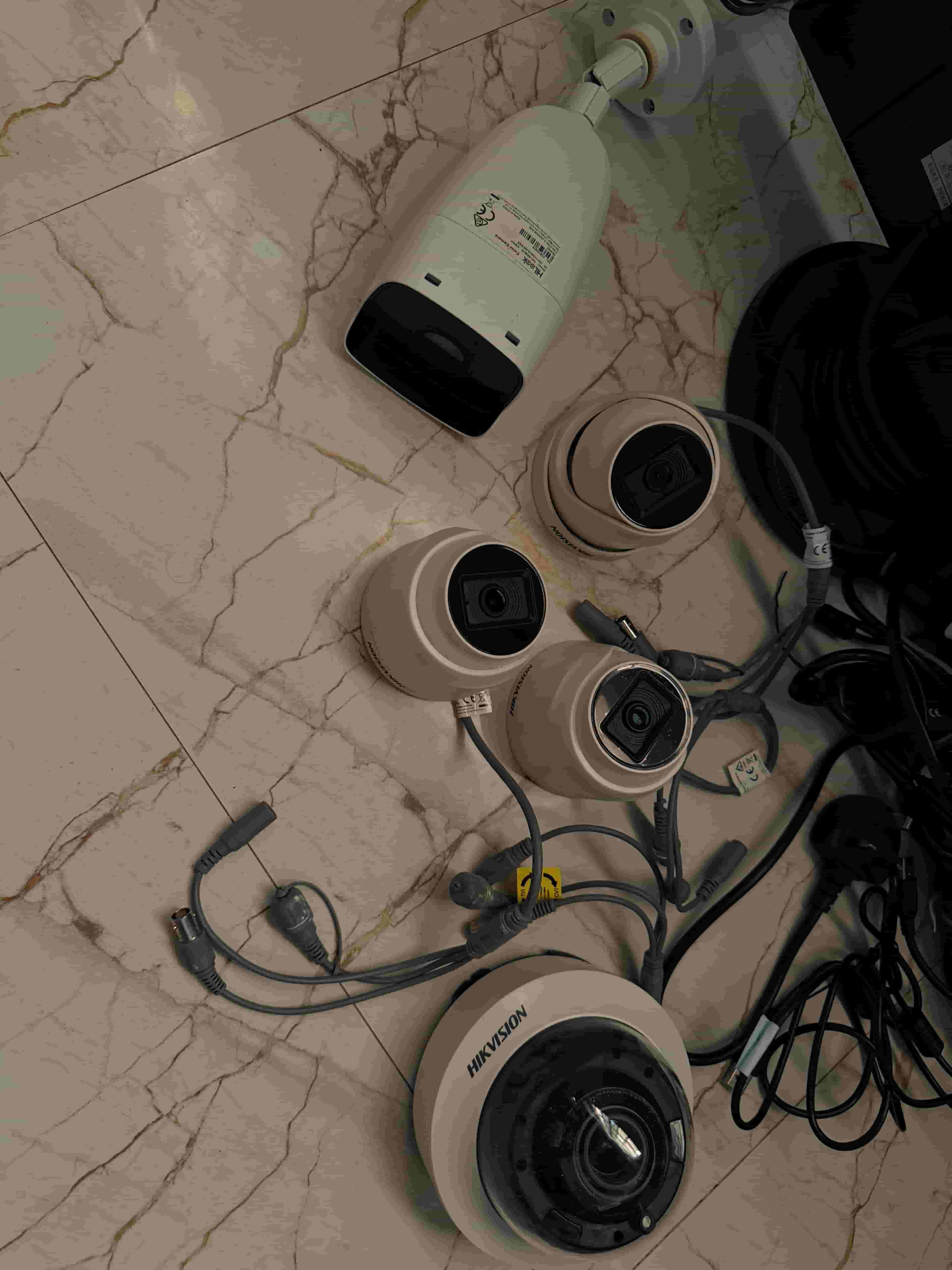 مجموعة كاملة لأجهزة HILOOK DVR وكاميرات المراقبة