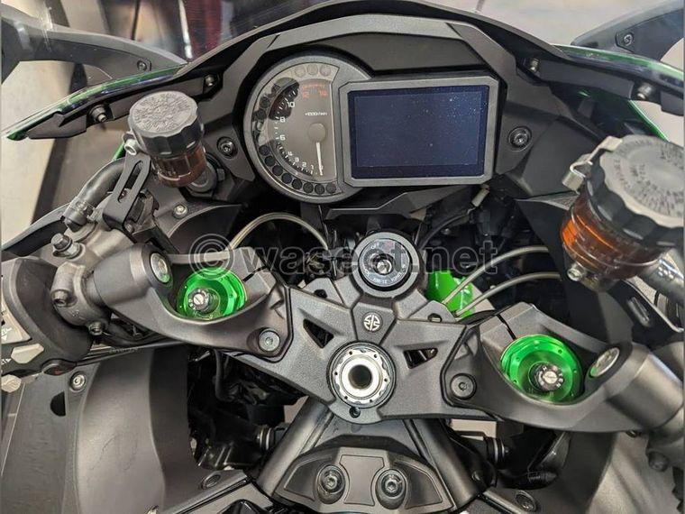 Kawasaki H2 Sportbike 2018 motorcycle  3
