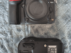 D600 NIKON with battery pack 