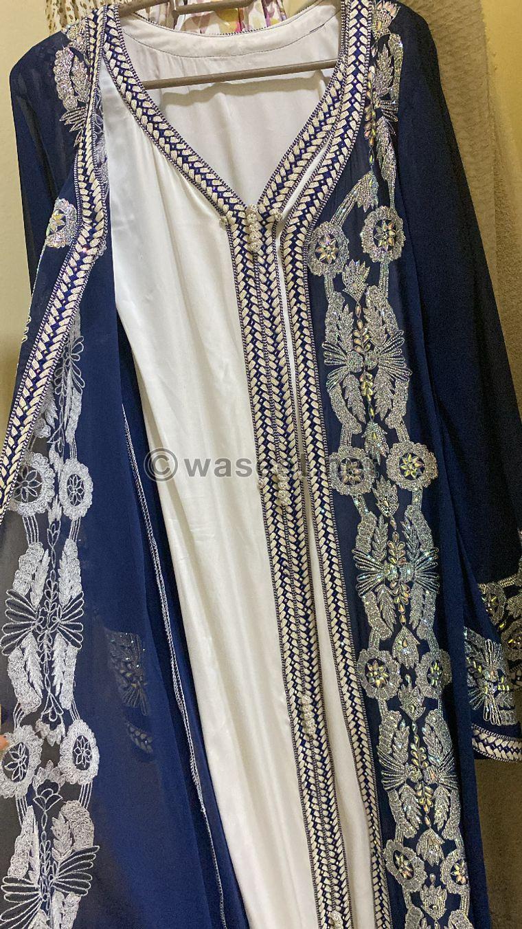 Finely tailored Moroccan caftan for sale 4