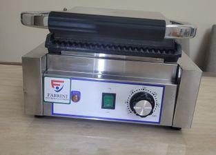 The new sandwich heater has not been used and is clean 