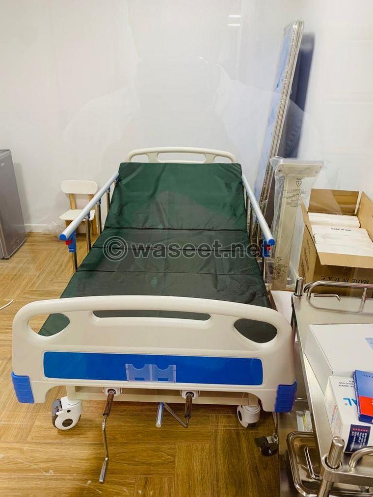 Manual hospital bed for sale 0