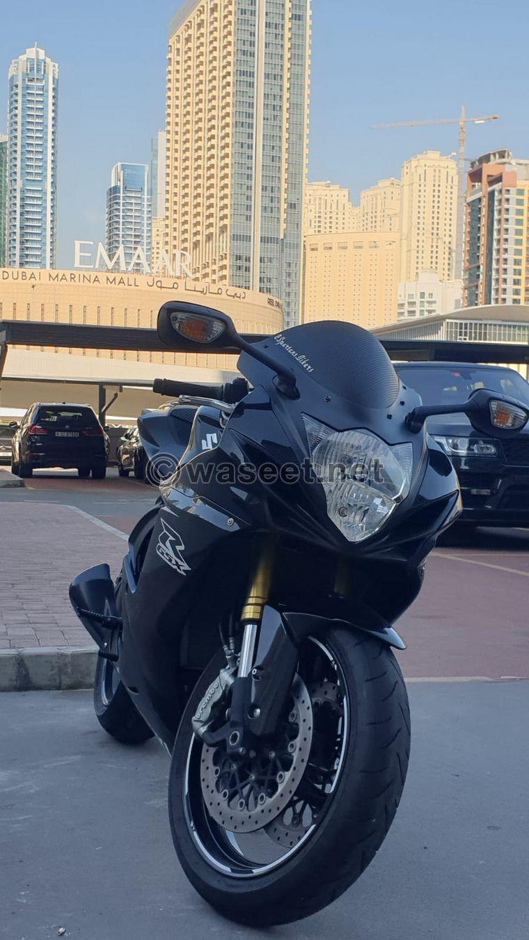 GSXR 750 نظيف للغاية، المالك الأول، عدد الأميال المنخفض  3