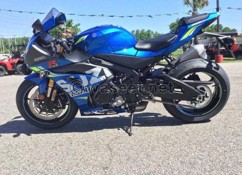 2018 سوزوكي GSXR1000 باللون الأزرق 0