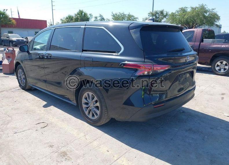 2022 TOYOTA SIENNA LE 2