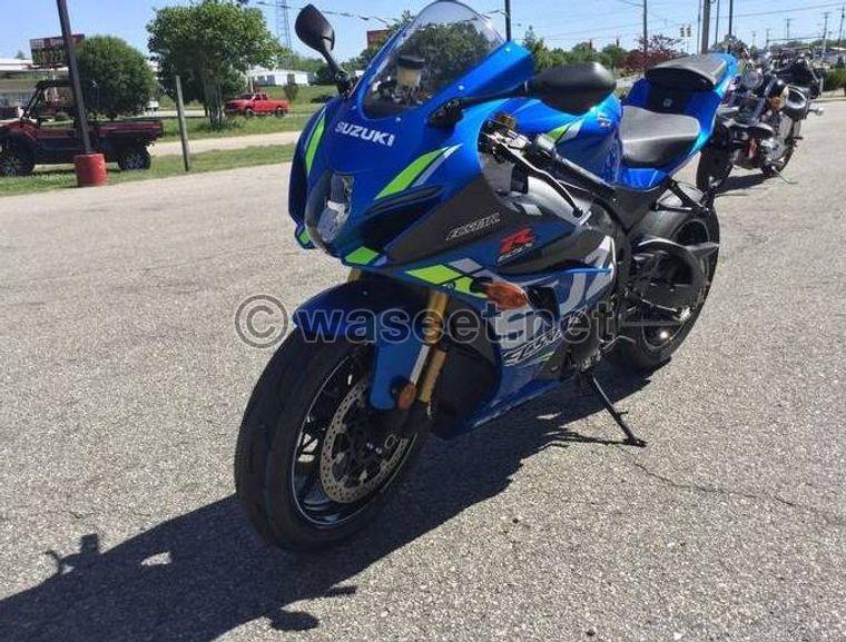 2018 سوزوكي GSXR1000 باللون الأزرق 2