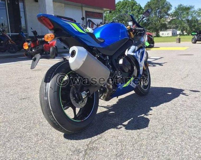 2018 سوزوكي GSXR1000 باللون الأزرق 3