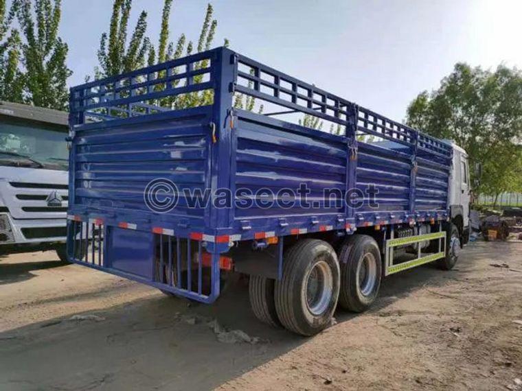Sino Howo truck in very good condition 2