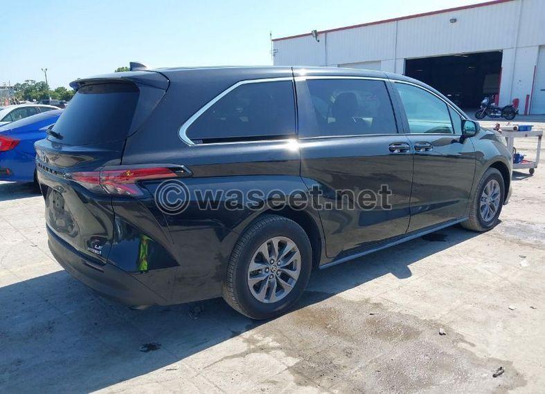 2022 TOYOTA SIENNA LE 3