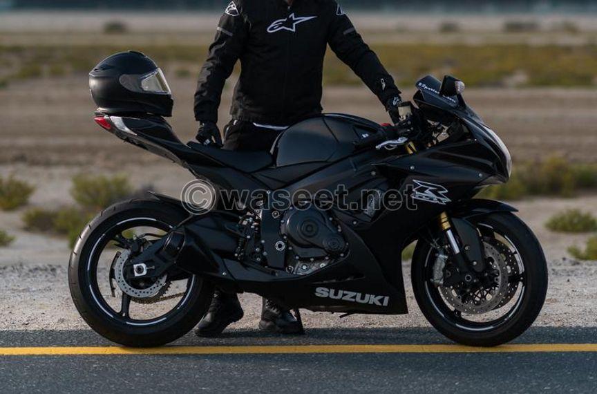 GSXR 750 نظيف للغاية، المالك الأول، عدد الأميال المنخفض  0