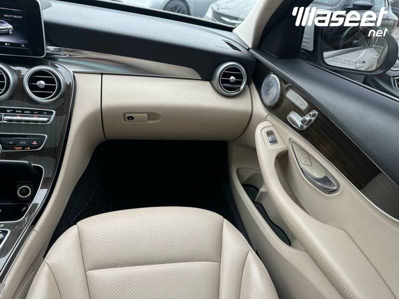 2020 مرسيدس بنز C300 2