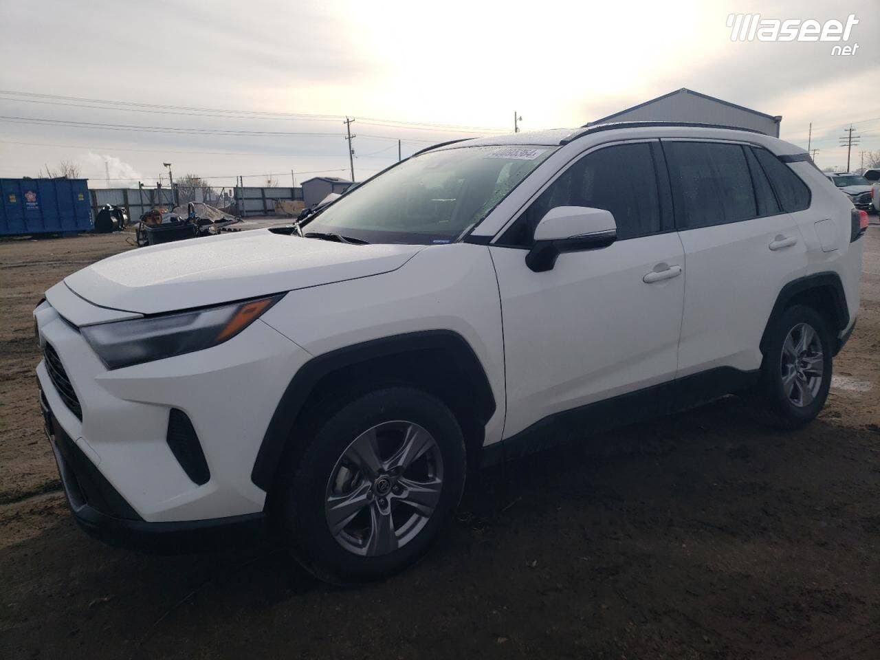 2023 Toyota Rav4 XLE 3