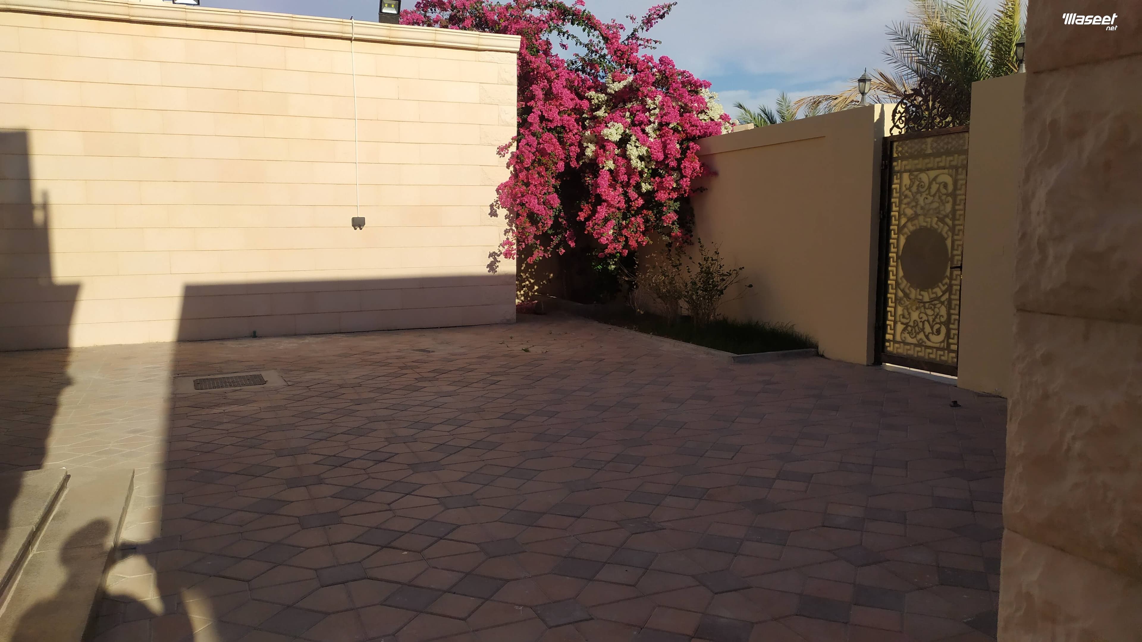 فيلا حديثه متداوله للبيع في بني ياس شرق 1