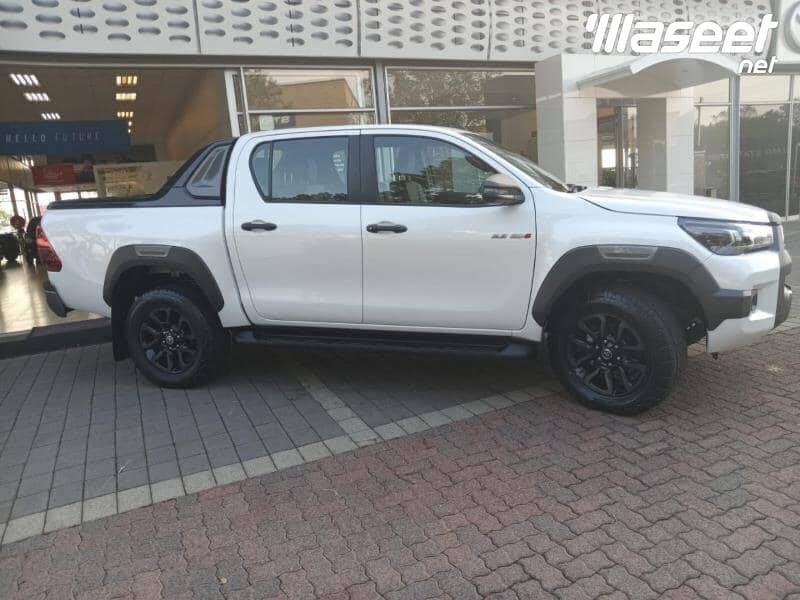 Toyota Hilux 2023  1