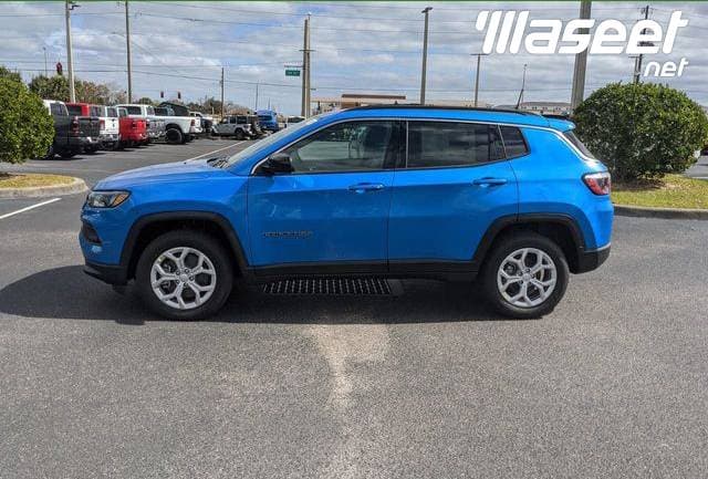 New 2024 Jeep Compass Latitude 4X4 1