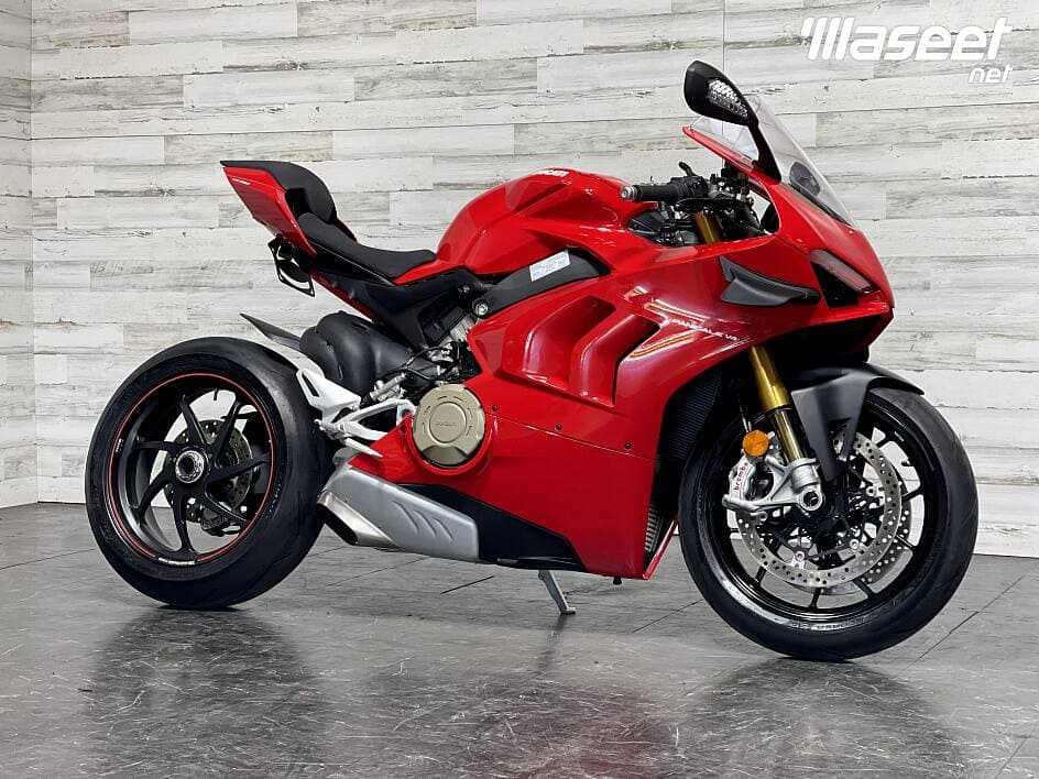 Ducati Panigali V4 S model 2021 1