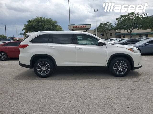 2019 Toyota Highlander XLE FWD 4