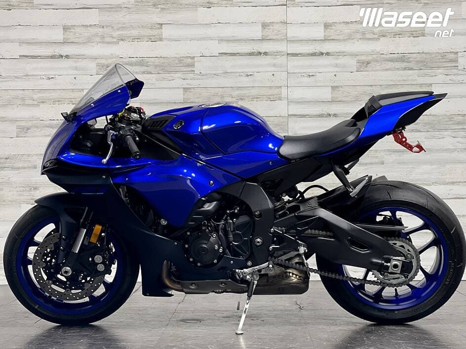 2023 Yamaha R1 1