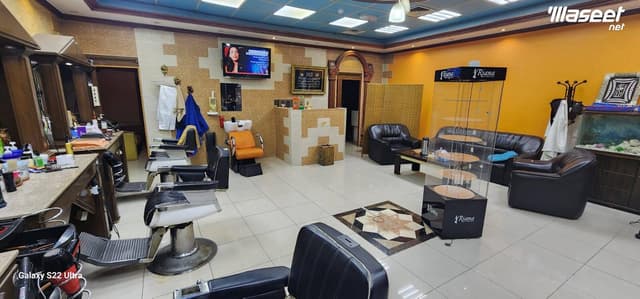 محل للبيع ابراج الخور علي الشارع العام 100 متر