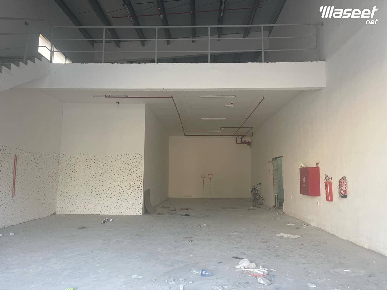 مستودع 3000 قدم مربع للإيجار 2