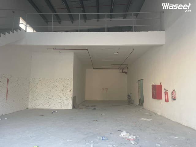 مستودع 3000 قدم مربع للإيجار
